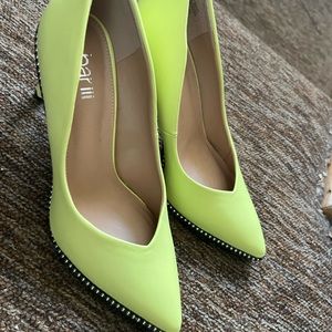 Highlighter green heel never wore